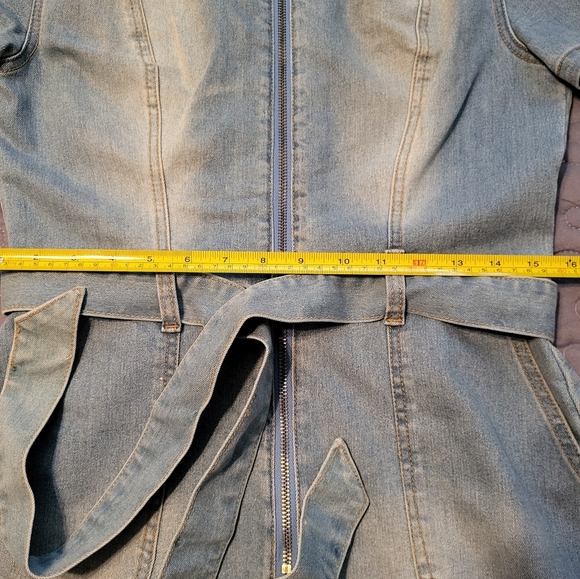 Venus Denim Short Sleeve Romper with Zip Front & Tie Waist, Size 8, Like New - Picture 4 of 9